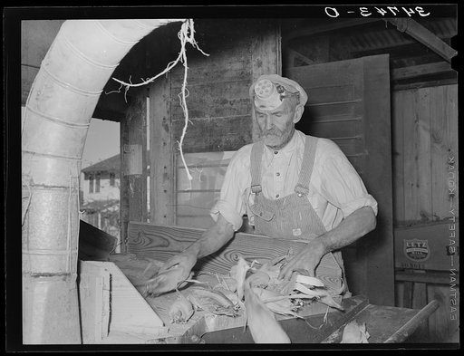 Worker at feed mill. Taylor, Texas