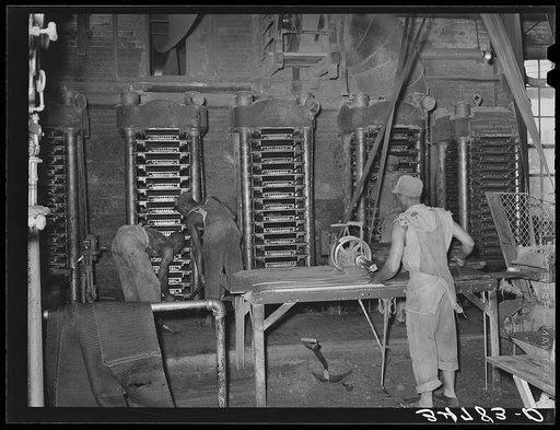 Battery of hydraulic presses and machine for removing cotton seed oil cake from mats after the oil has been removed. Cotton seed oil mill. McLennan County, Texas