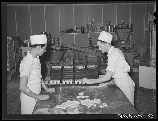Making rolls at bakery. San Angelo, Texas