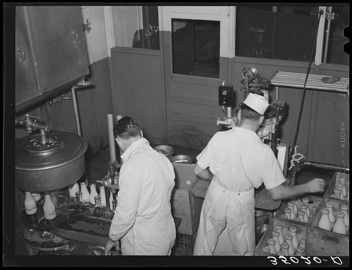 Bottling milk at creamery. San Angelo, Texas