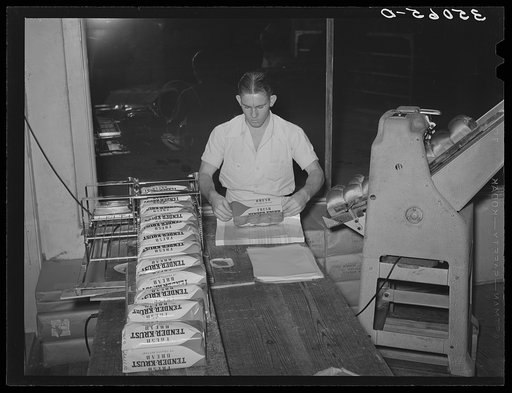Wrapping sliced bread. Bakery, San Angelo, Texas
