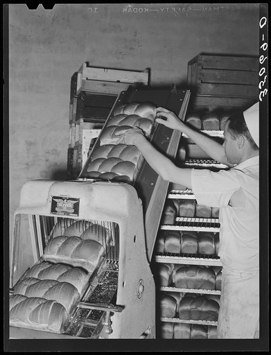 Slicing bread at bakery. San Angelo, Texas