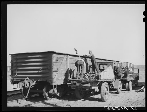 Loading scrap iron into freight cars. Oklahoma City, Oklahoma. Proximity of oil fields accounts for the large amount of scrap iron collected and shipped out of Oklahoma City