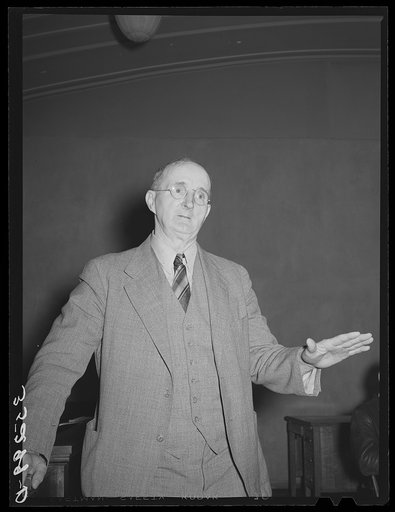 State AAA (Agricultural Adjustment Administration) expert explaining detail of program for 1940. Eufaula, Oklahoma