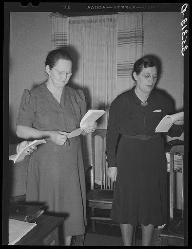 Rural women at home demonstration meeting reciting their creed. McIntosh County, Oklahoma