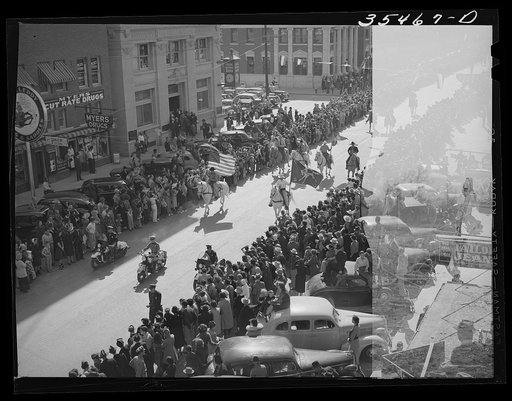 Here comes the parade. San Angelo Fat Stock Show. San Angelo, Texas