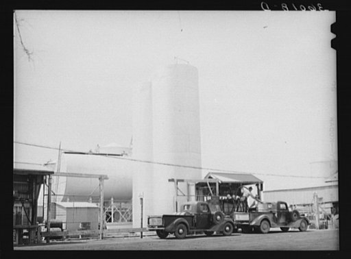 Gasoline is bought in tank car lots for sale to the members of the United Producers and Consumers Cooperative. Phoenix, Arizona