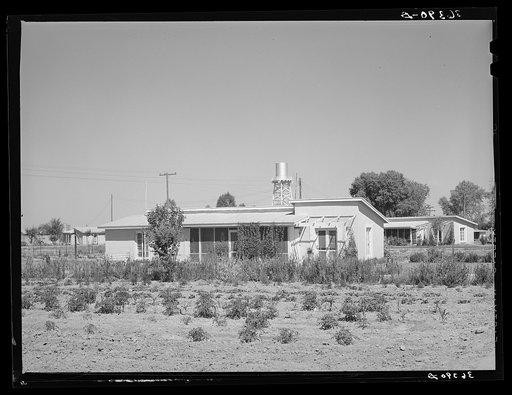 House with garden. Casa Grande Valley Farms, Pinal County, Arizona