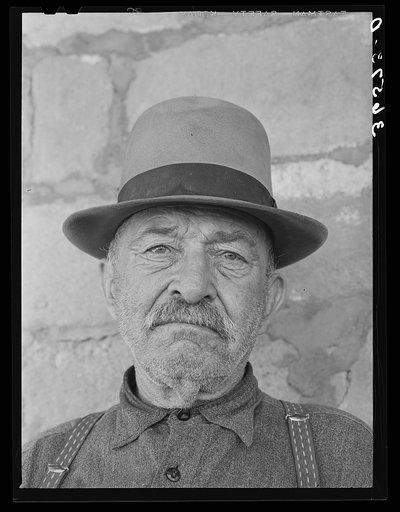 Uncle Bill, old character at Reserve, New Mexico. He says he is the only man alive who was tried before the court of Judge Roy Bean