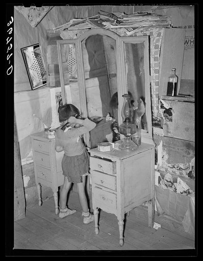 Josie Caudill, homesteader's daughter, combs her hair. Pie Town, New Mexico