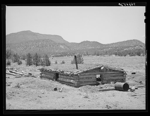 New dugout of Faro Caudill. Another room, which will be completely aboveground, will be added shortly. Pie Town, New Mexico