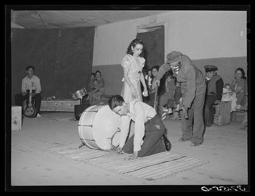 Players of Spanish-American show. Penasco, New Mexico
