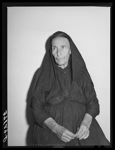 Old woman of Spanish extraction. Concho, Arizona