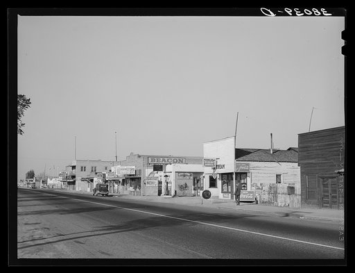 Main street of Earlimart, California