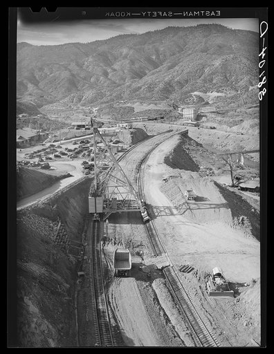 One of the traveling towers which connects with the central tower from which material for Shasta Dam is transported. Shasta County, California