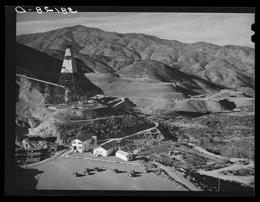 Central tower from which materials are distributed for construction of Shasta Dam. Shasta County, California