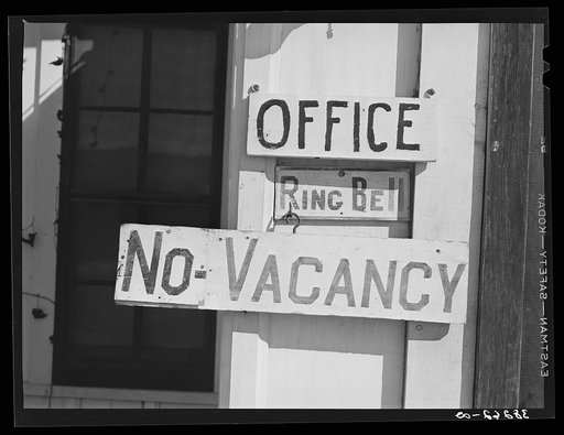 No vacancy sign at tourist court. Corpus Christi, Texas. As the courts have filled up with workmen and their families these signs have become more frequent