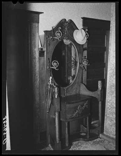 Interior, fruit farmer's house. Placer County, California