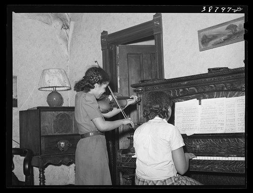 Children of family on relief playing. Chicago, Illinois