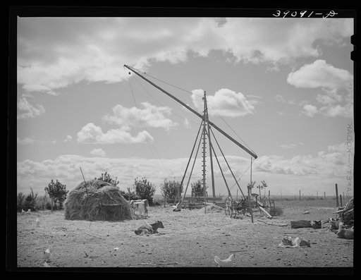 Farm scene. Vale-Owyhee irrigation project, Malheur County, Oregon. Rainfall is insufficient in this section for anything but irrigated farming