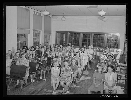 Schoolchildren and their mothers at the 4-H Club Spring fair. Adrian, Oregon