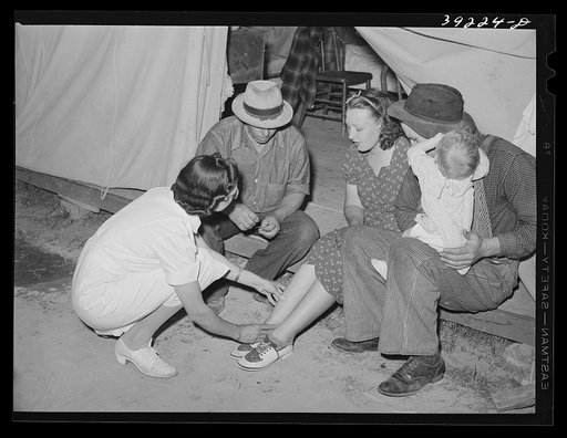 The nurse on her afternoon calls at the FSA (Farm Security Administration) migratory labor camp mobile unit. Wilder, Idaho