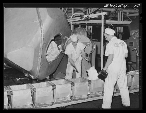 Packing butter into tubs at the Dairymen's Cooperative Creamery. Caldwell, Canyon County, Idaho