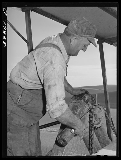 Oiling the combine. Walla Walla County, Washington