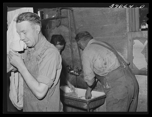 Harvest hands wash up for dinner (noon). Walla Walla County, Washington
