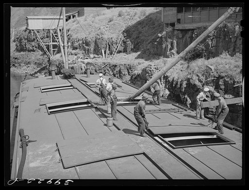 Loading bulk wheat into barge at Port Kelly for shipment to Portland. Walla Walla County, Washington