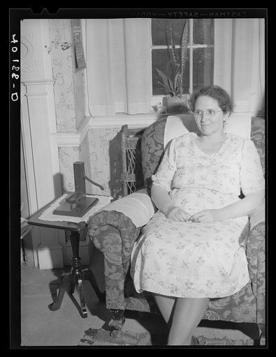 Maytown (vicinity), Lancaster County, Pennsylvania. Mrs. Jay Reich, wife of a FSA (Farm Security Administration) client