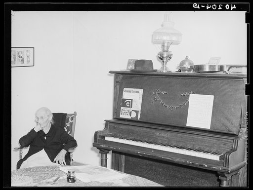 Barto, Berks county, Pennsylvania. Mrs. Springer, Mrs. Evan's grandmother, in the living room on the farm of Thomas G. Evans, a FSA (Farm Security Administration) client