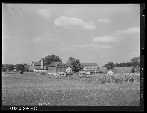 Lancaster County, Pennsylvania. An overall view of the Enos Royer farm