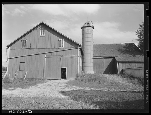 Lancaster County, Pennsylvania. The barn on the Enos Royer farm