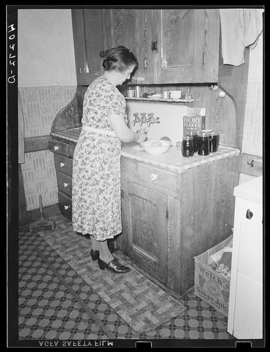 Lancaster County, Pennsylvania. Mr. [i.e. Mrs.] Royer peeling potatos on the Enos Royer farm