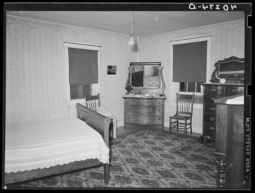 Lancaster County, Pennsylvania. A bedroom in the house on the Enos Royer farm
