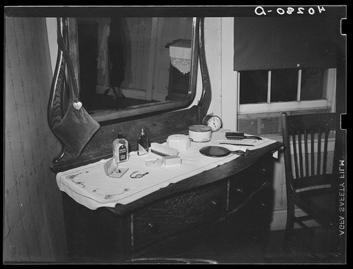 Lancaster County, Pennsylvania. Mrs. Royer's bureau in the house on the farm of Enos Royer