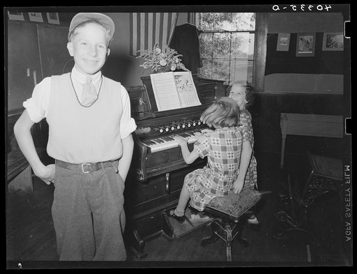 Lancaster County, Pennsylvania. Pupils in one-room school taught by Martha Royer