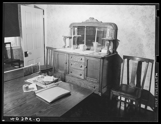 Lancaster County, Pennsylvania. The dining room at the farm of Enos Royer
