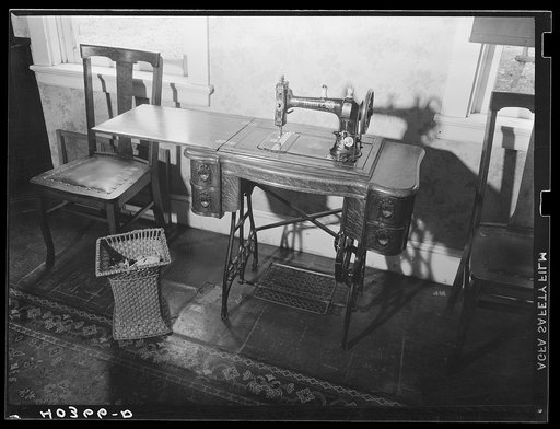 Lancaster County, Pennsylvania. Sewing machine in the dining room of the Enos Royer's farm home