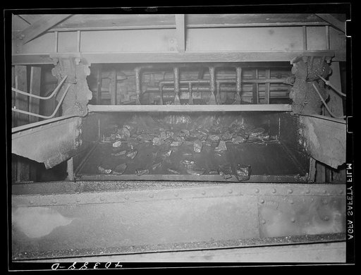 Gilberton, Pennsylvania. Coal on a grate conveyor in the Saint Nicholas breaker being washed