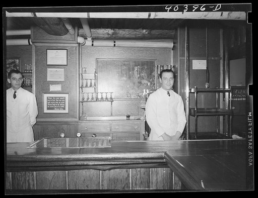 Pottsville, Pennsylvania. Bar in Necho Allen hotel
