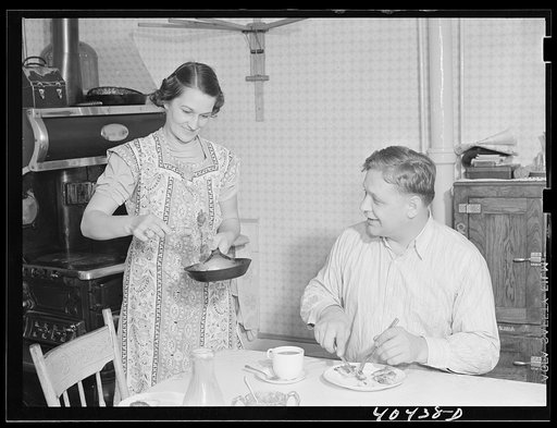Shenandoah, Pennsylvania. Joe Gladski and his wife having supper