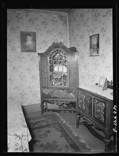 Shenandoah, Pennsylvania. A corner of a well-furnished room in Joe Gladski's home. Gladski is a miner