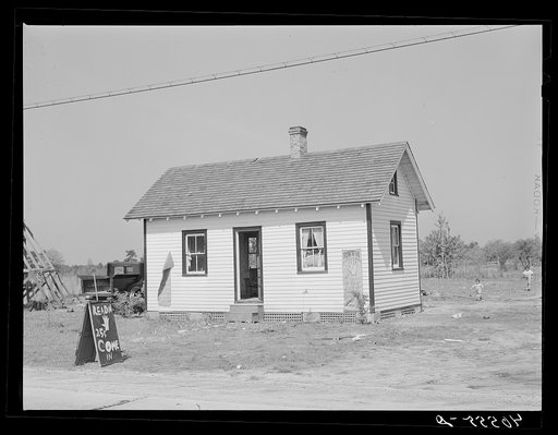 Home of gypsy family on U.S. 13 about five miles south of Salisbury, Maryland