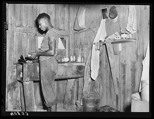 Interior of barracks for migratory workers picking apples at Bridgeville, Delaware