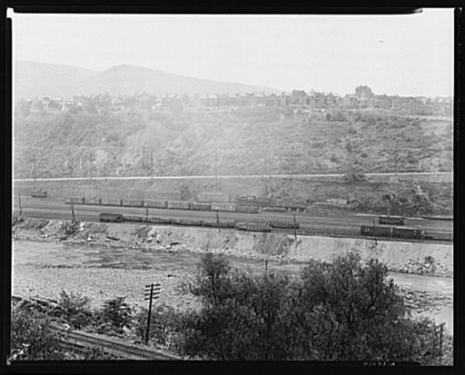 Homes of Upper Mauch Chunk as seen from East Mauch Chunk, showing the Lehigh River, the Lehigh Valley Railroad
