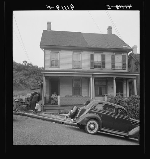 Steep street in Upper Mauch Chunk, Pennsylvania