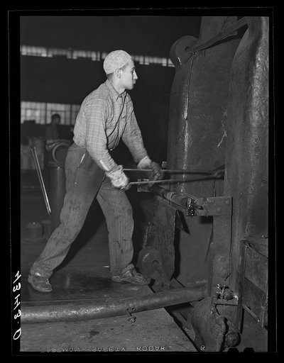 Untitled photo, possibly related to: In the Washington Tinplate Company. Washington, Pennsylvania