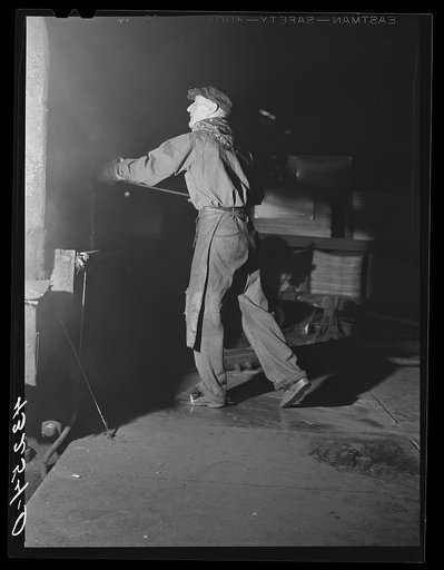In the Washington Tinplate Works. Washington, Pennsylvania
